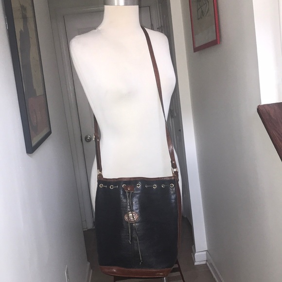 Gianni’s Vintage Italian Leather bucket bag 😘 - Picture 2 of 8